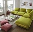 Świeże spojrzenie ? salon w wersji modern